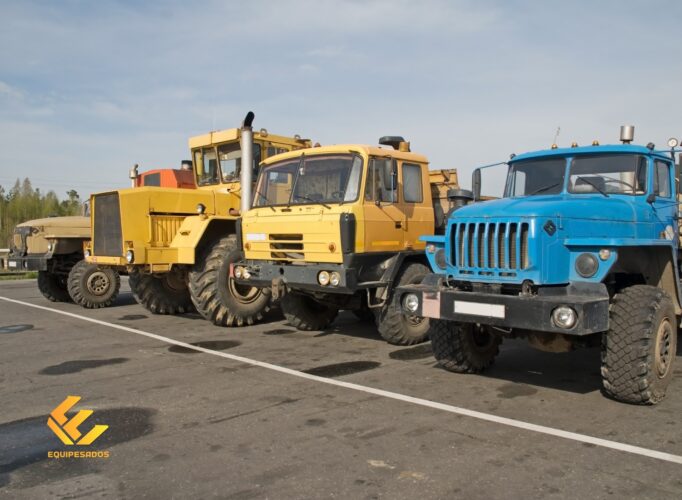 Transporte de maquinaria amarilla